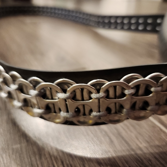 Upcycled Black Vegan Leather Purse with Silver Metal Hardware using Soda Tabs - Picture 9 of 10